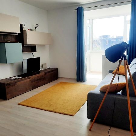 Cozy Apartment At Gara De Nord Bukarest Kültér fotó